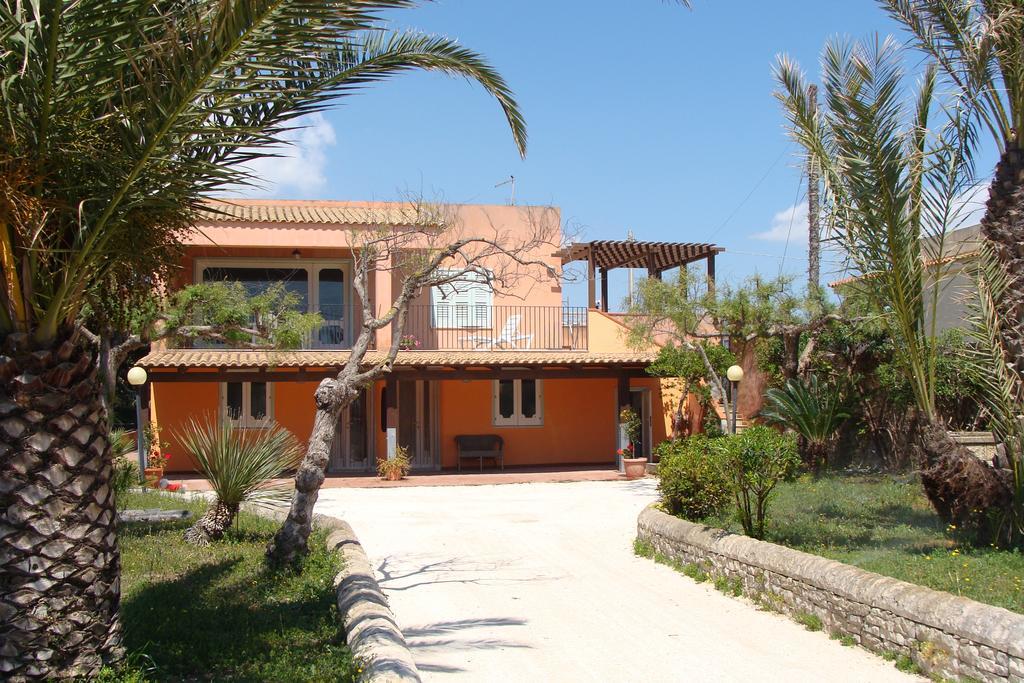 La Villa Rosa Al Mare Pozzallo Zimmer foto
