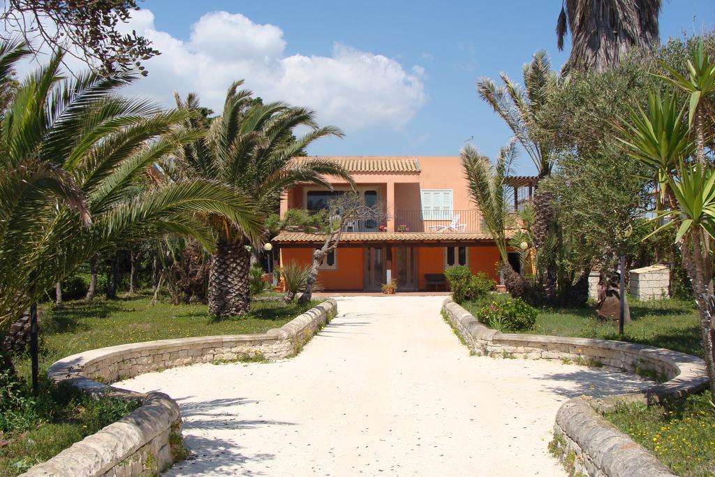 La Villa Rosa Al Mare Pozzallo Zimmer foto